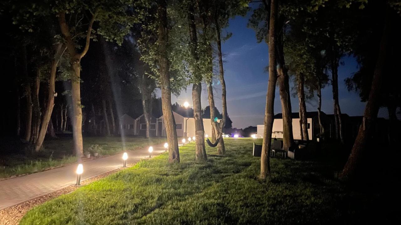 Lumi Resort Domki Letniskowe Z Podgrzewanym Basenem Реваль Экстерьер фото