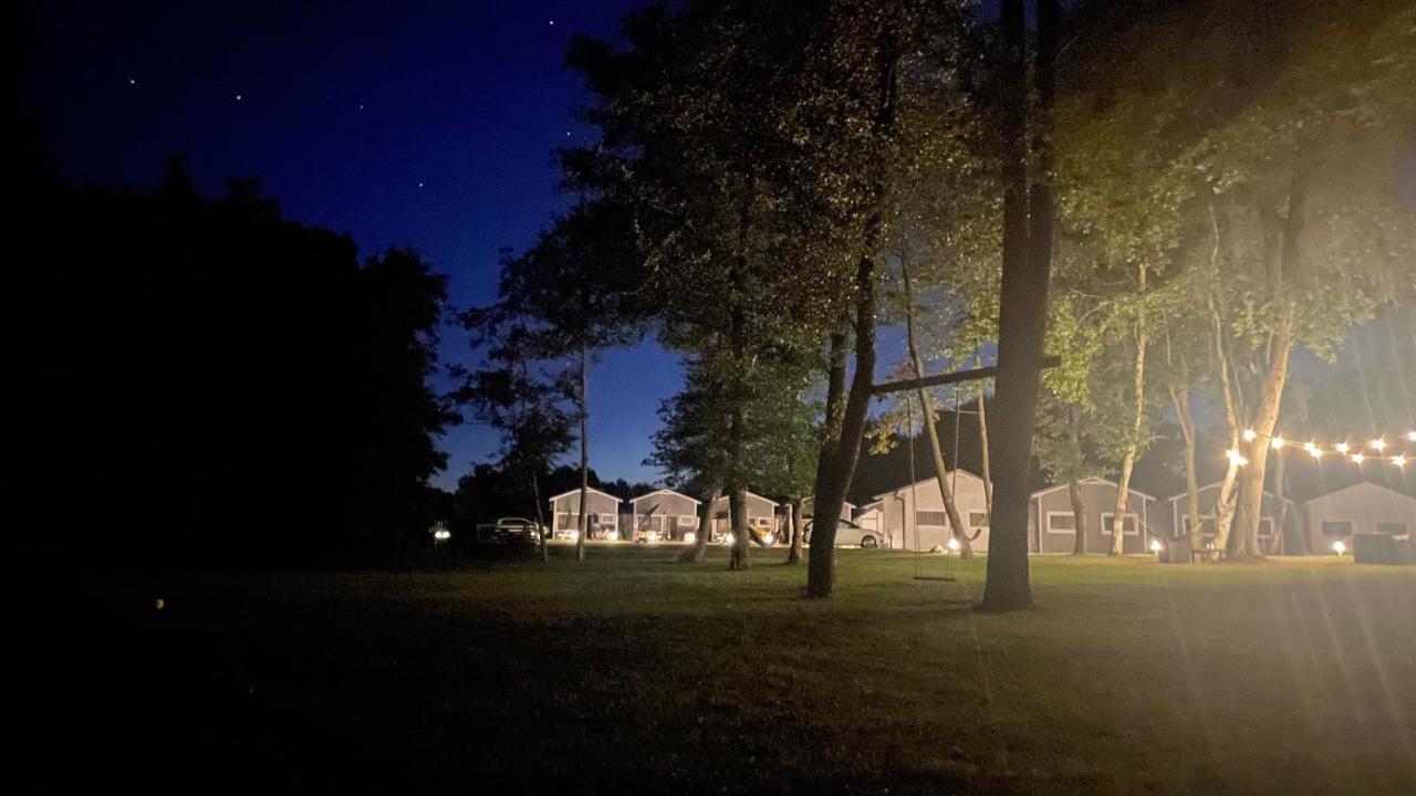 Lumi Resort Domki Letniskowe Z Podgrzewanym Basenem Реваль Экстерьер фото